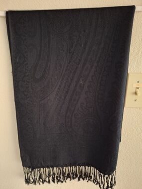 Classic Subtle Black Paisley Fringe Pashima Wrap